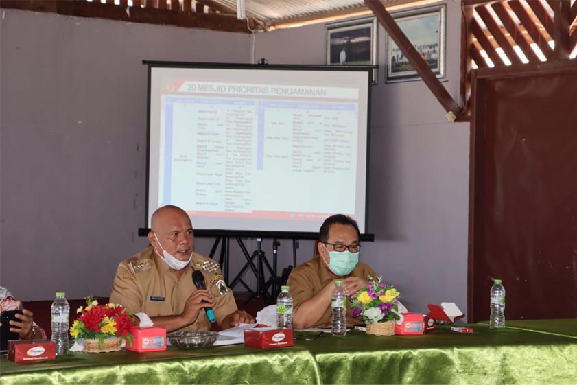 Amizaro Waruwu, S.Pd (Bupati Nias Utara)